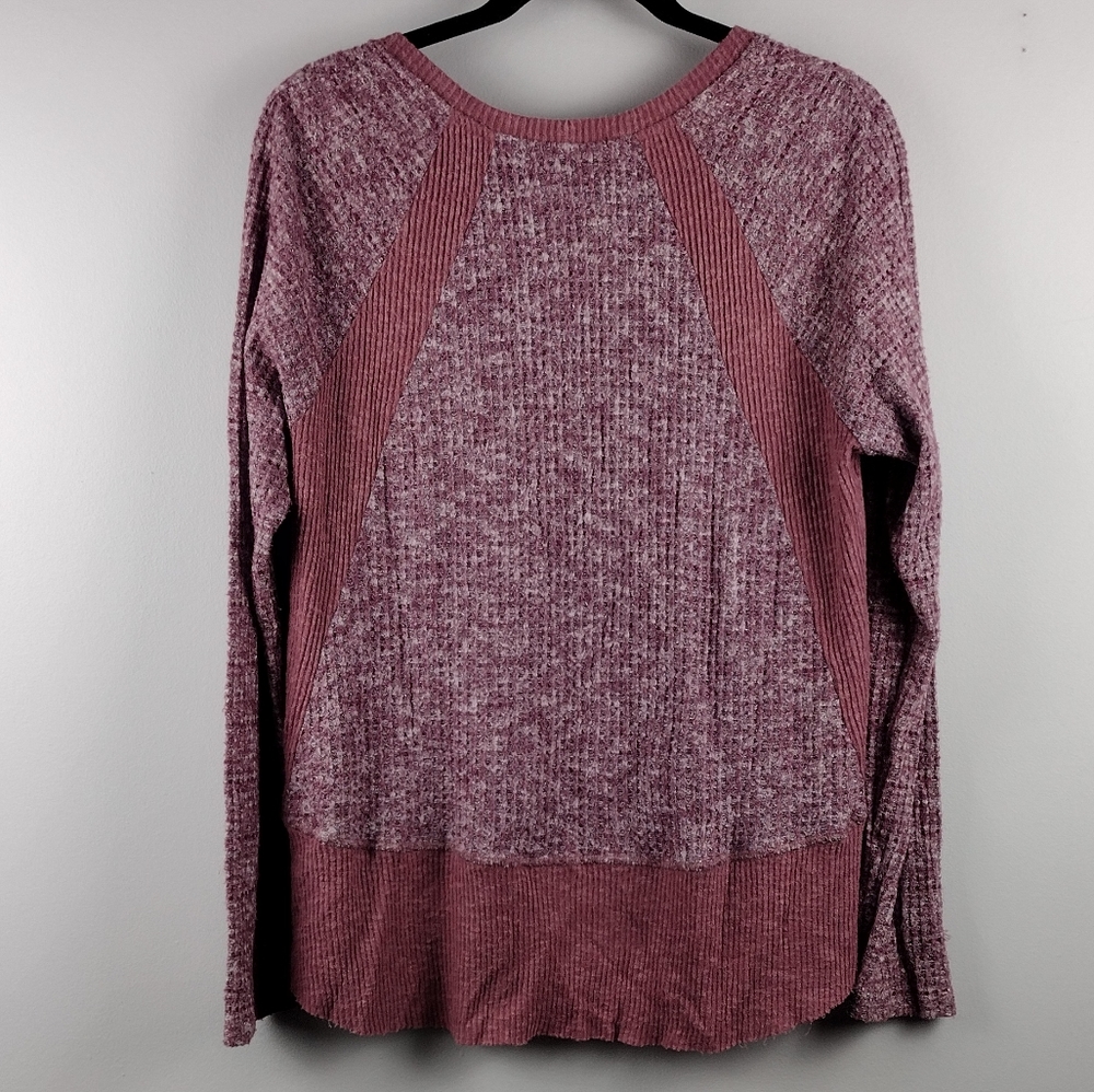 Eri + Ali Lightweight Top - Picture 2 of 4